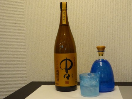 しっかりとしたコクを残しています。軽快かつ重厚さを 兼ね備えた麦焼酎「中々」