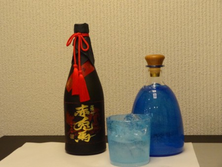 「赤兎馬」まずグラスに注いだときに、漂ってくる非常に気品高い香りは他焼酎ではまず感じられません。